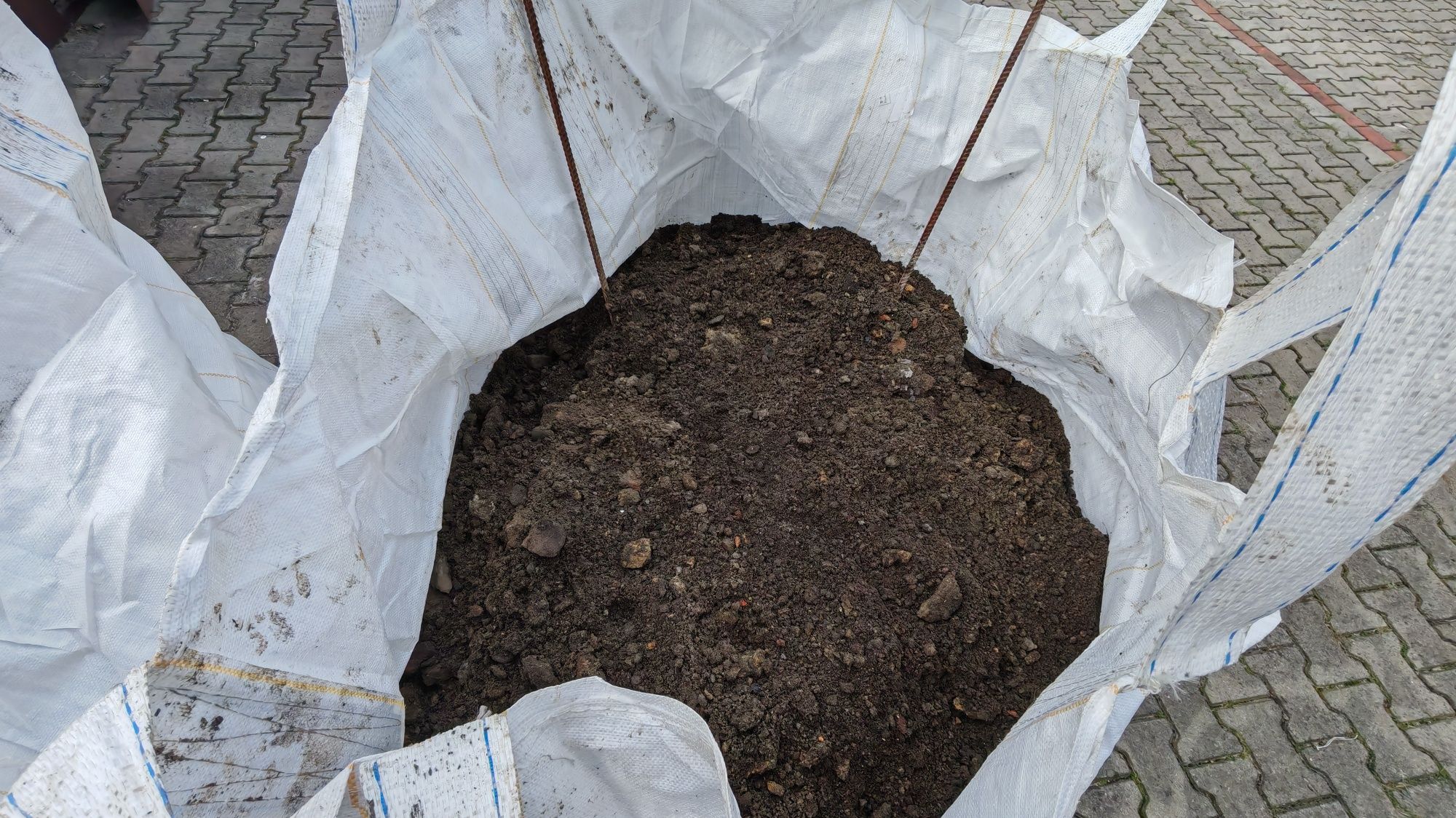 Oddam za darmo ziemię w workach Big Bag