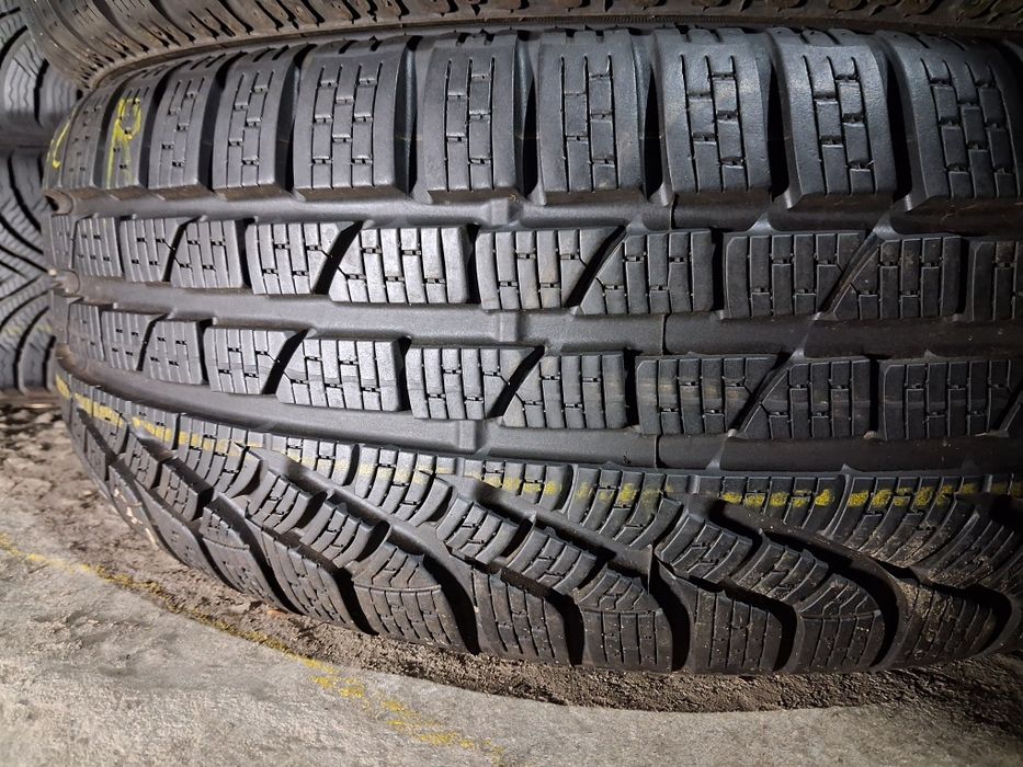 205/55 R17 Pirelli Sottozero 210 RSC шини б/в зима Комплект , Пара