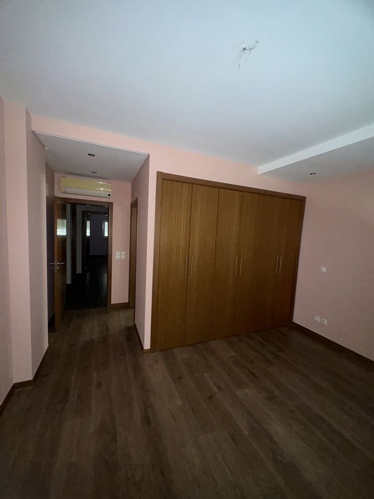 Apartamento T4 com suíte para arrendar – Coina / Palhais