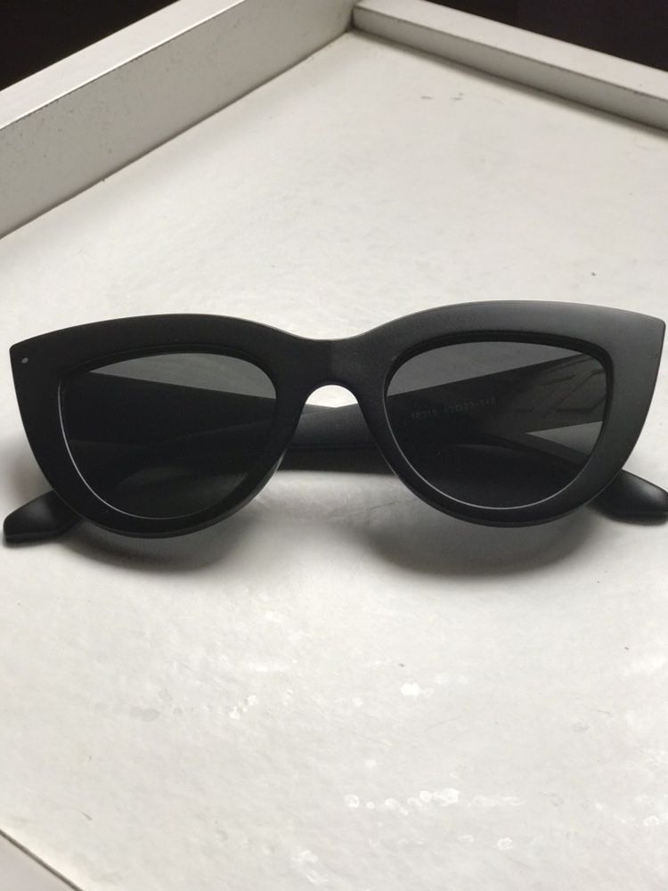 Oculos de sol pretos