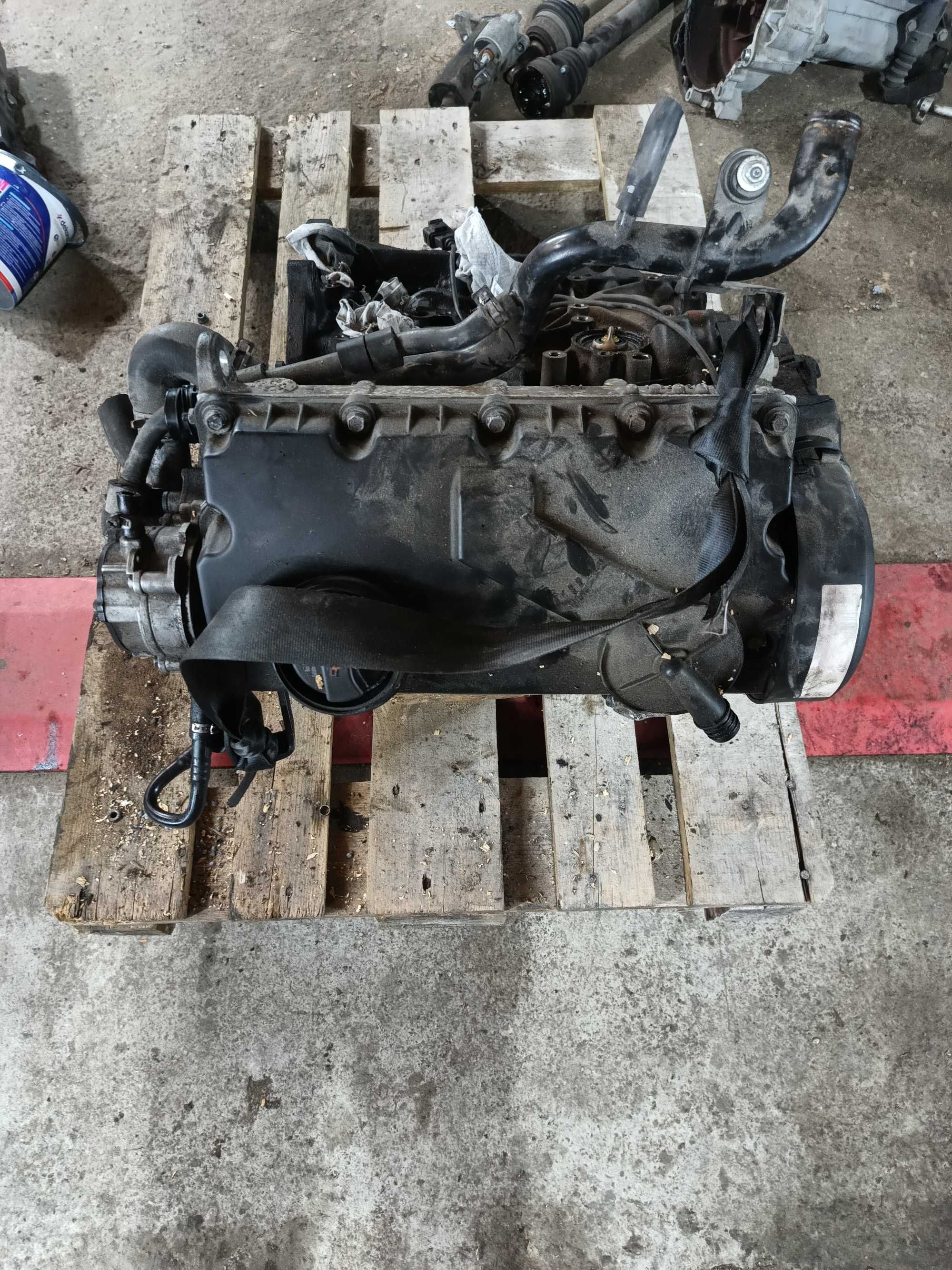 silnik słupek audi a4 a6 passat b5 1.9 tdi AVF AWX bdb stan