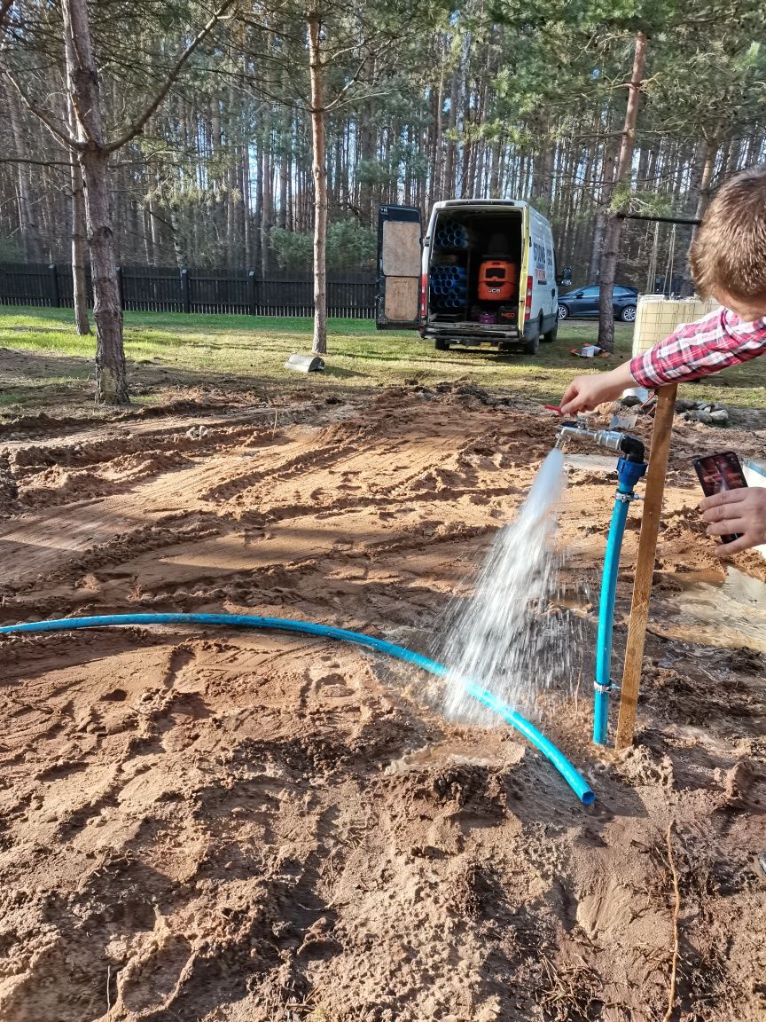 Studnie głębinowe, wiercenie studni , szukanie wody , gruntowe pompy c
