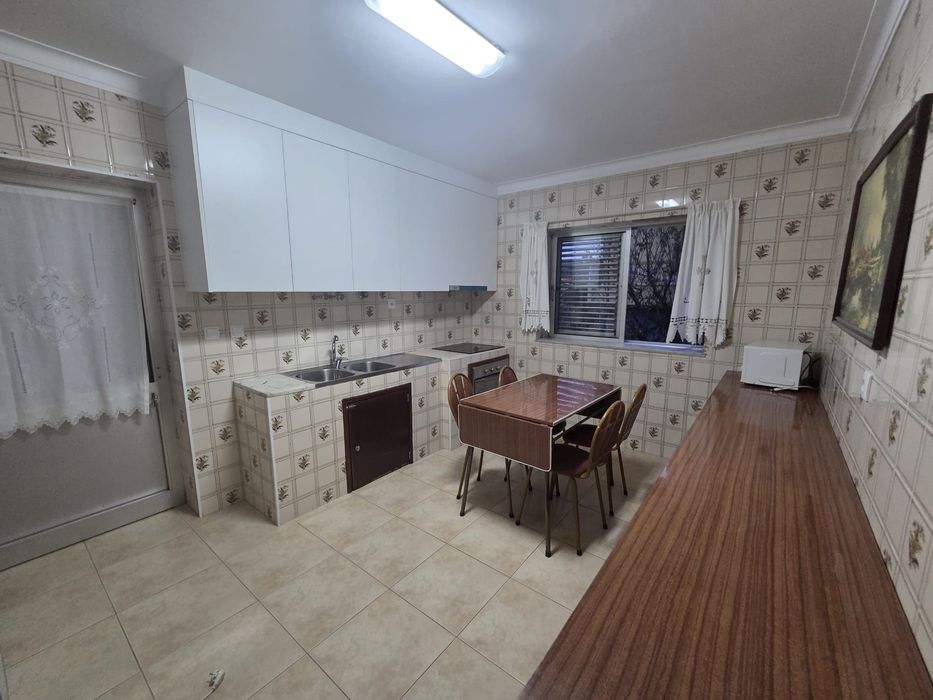 Arrenda se andar moradia T2 mobilado