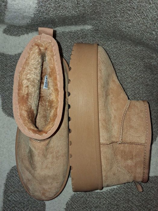 Уггі руді на високій підошві р.39.