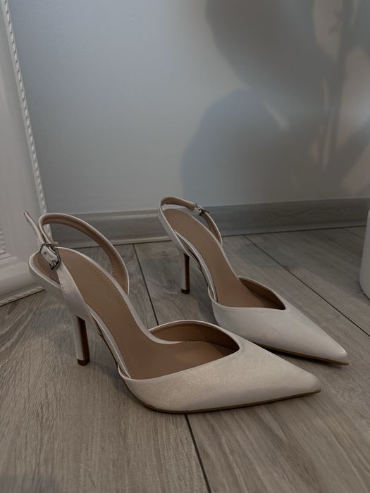 Damskie białe szpilki eleganckie