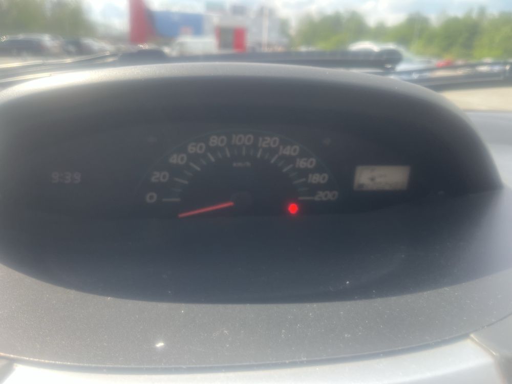 Toyota yaris 1.3 2010 года