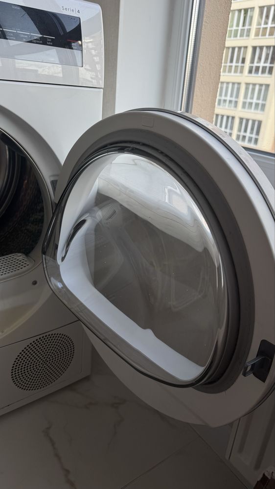 Продам сушильну машину Bosch WTN86200PL