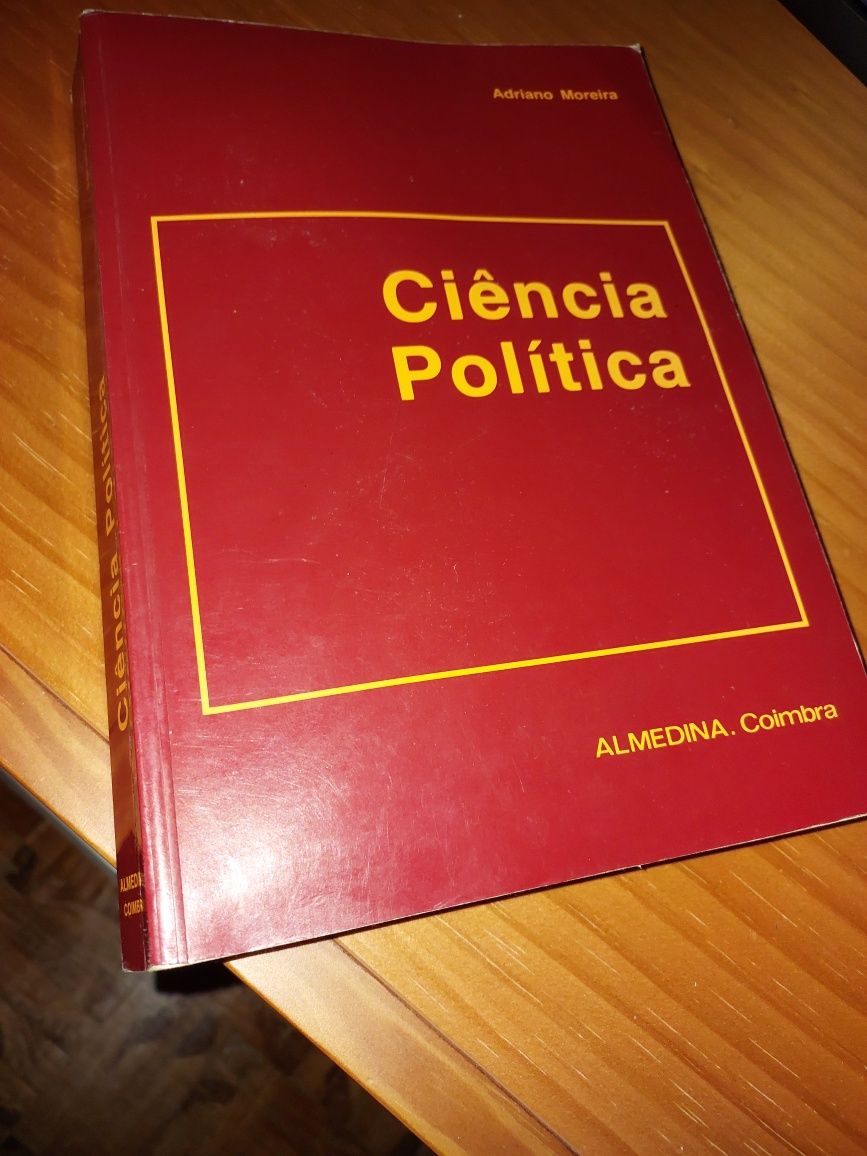 Livro Ciência Política de Adriano Moreira bom estado