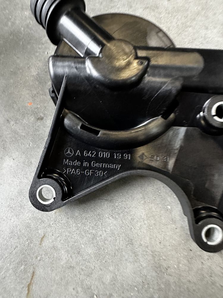 Клапан вентиляции картерних газів сапун спрінтер Sprinter W906 W639