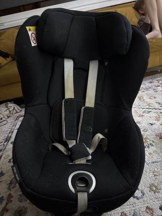 Fotelik samochodowy dla dziecka marki gb