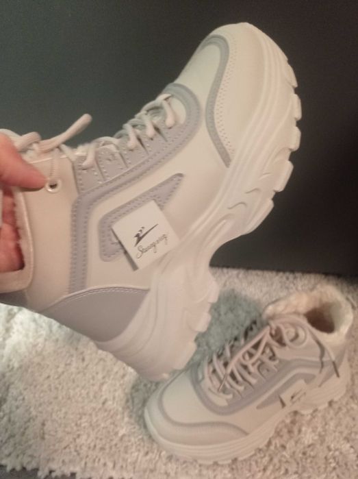 Зимові жіночі кросівки р39