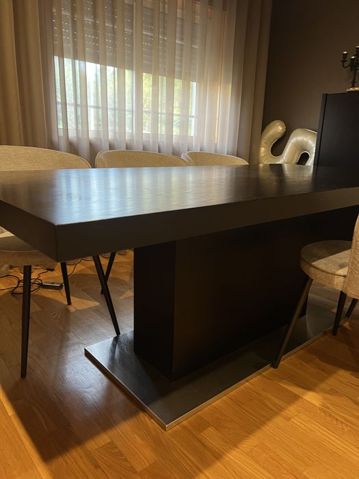 Mesa de jantar preta