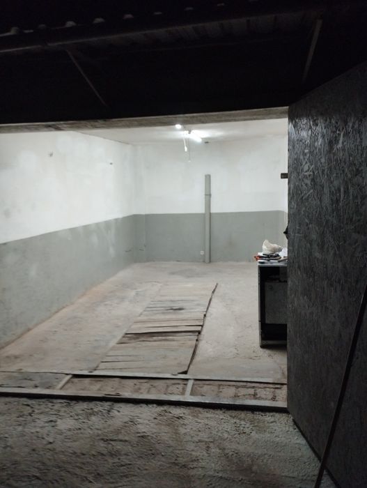 Оренда гаража під склад та автомобіль