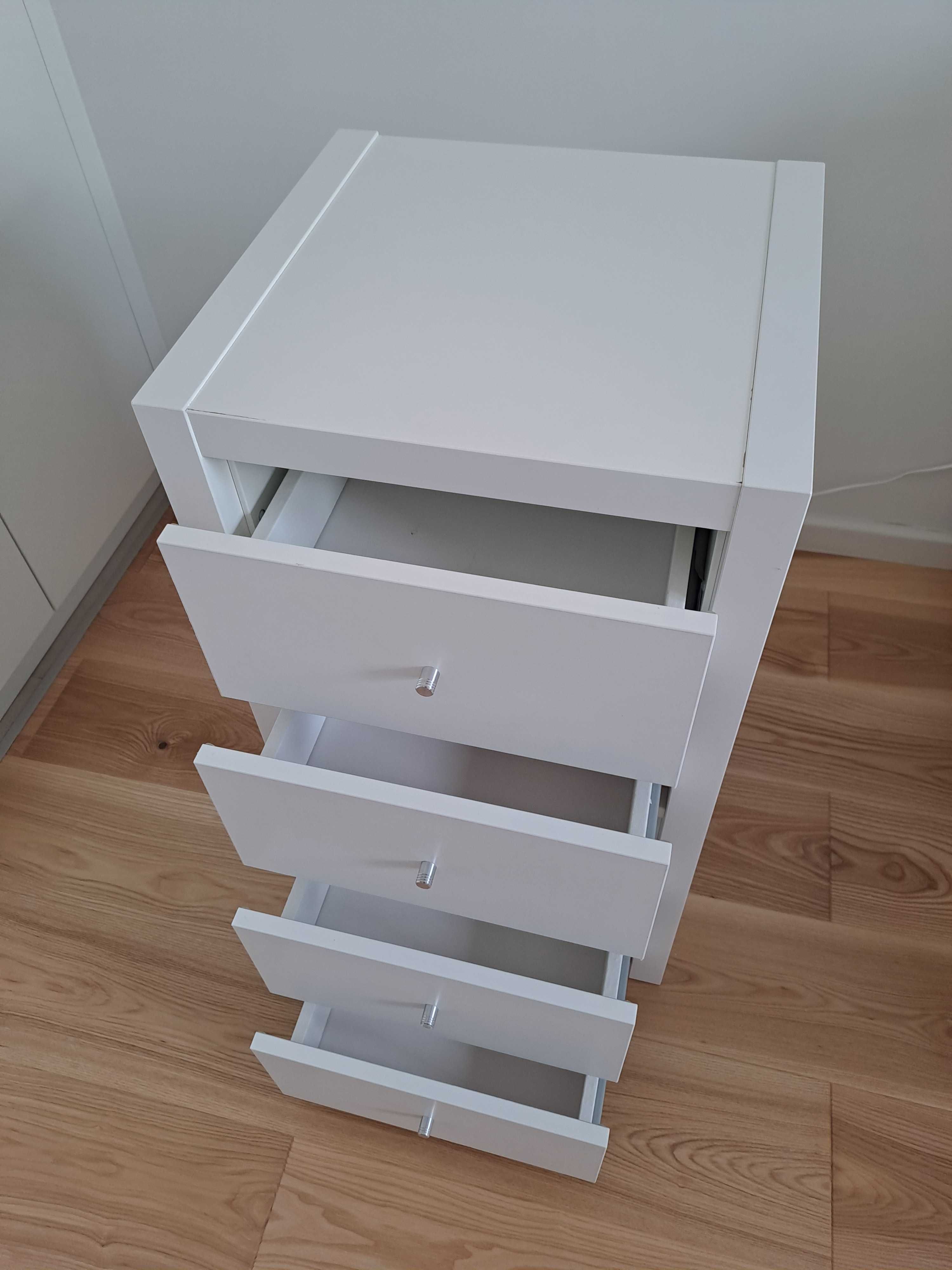 Regał Kallax Ikea z szufladami