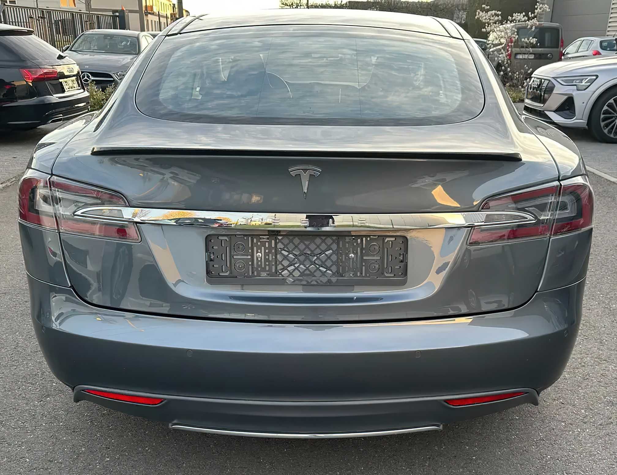 Tesla Model S 2014