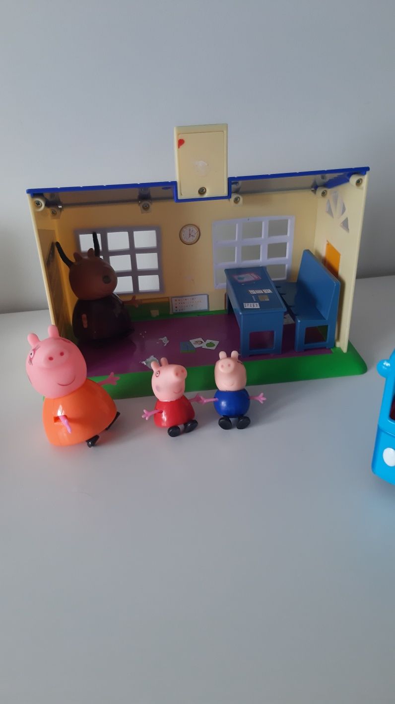 Peppa szkoła plus figurki plus samochod