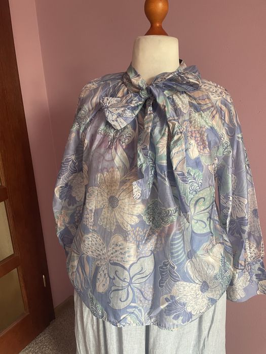 Piękna bluzka z kokardą mgiełka 40/42/44/46