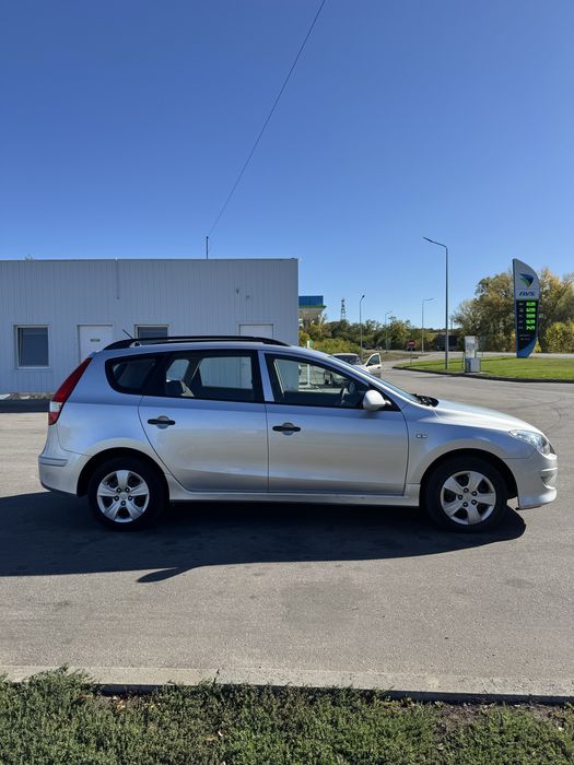 Hyundai i30 2010 року універсал 1.4 газ бензин