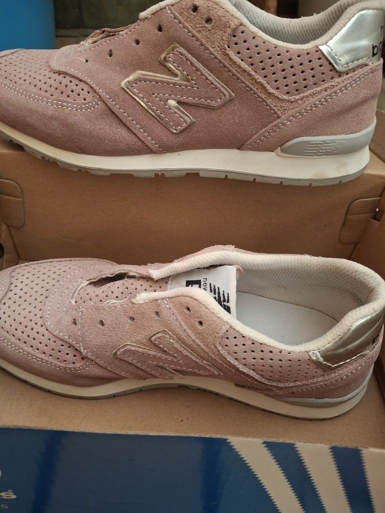 Sapatilhas rosa, NÃO originais, nunca usadas
