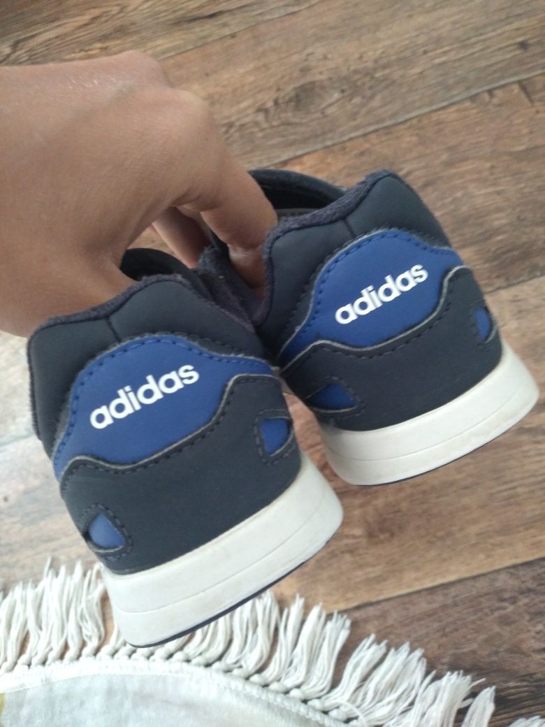 Lekkie chłopięce na rzepy buty adidas rozmiar 31