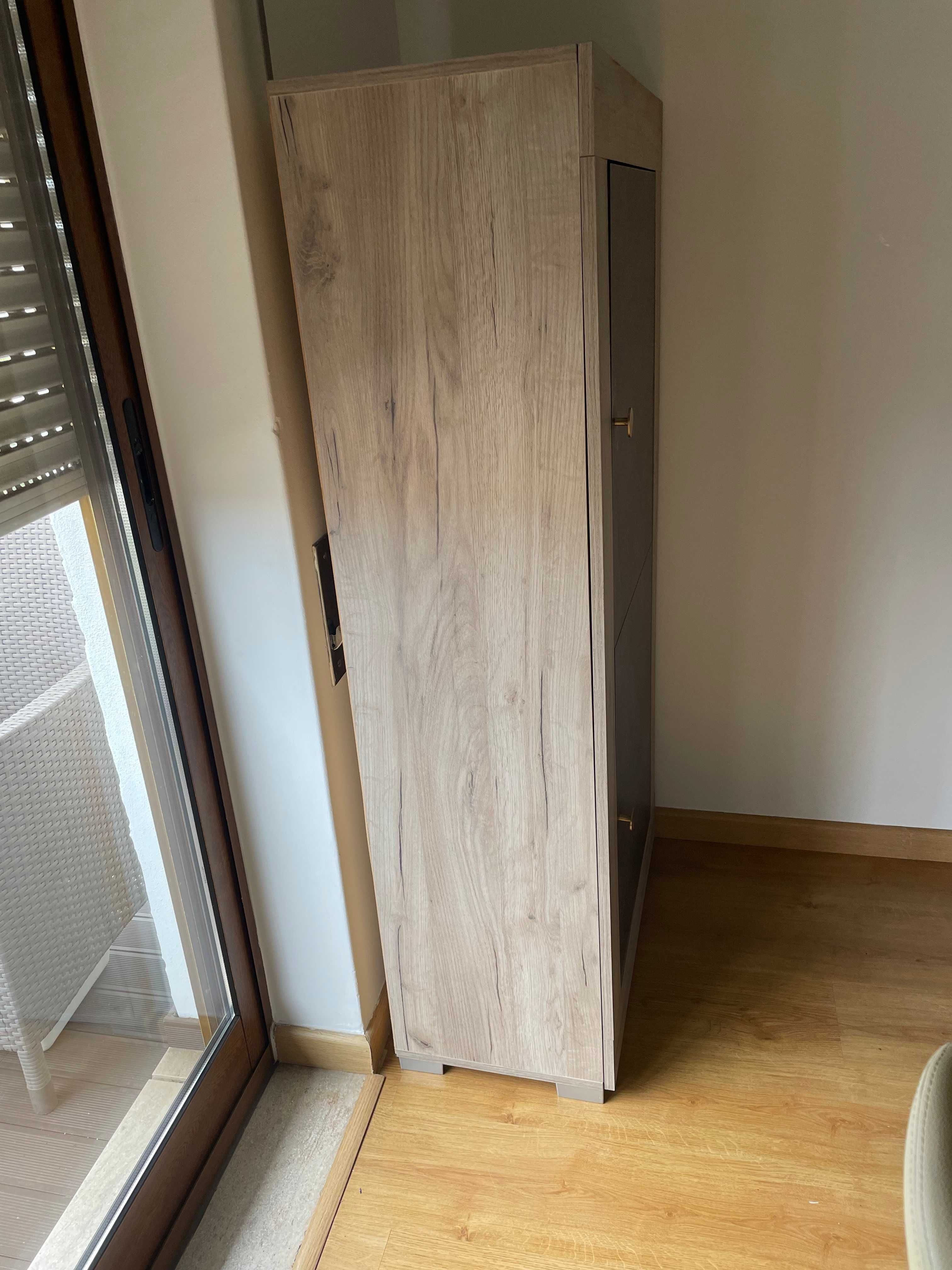 Conjunto de 2 louceiros em ótimo estado