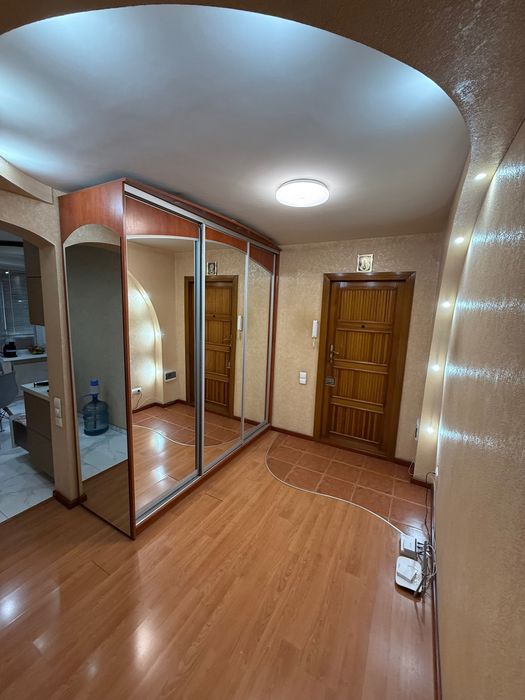 Продам в центре 3-х комнатную квартиру г. Павлоград