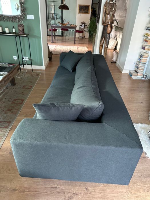 Sofa Area preto quase novo