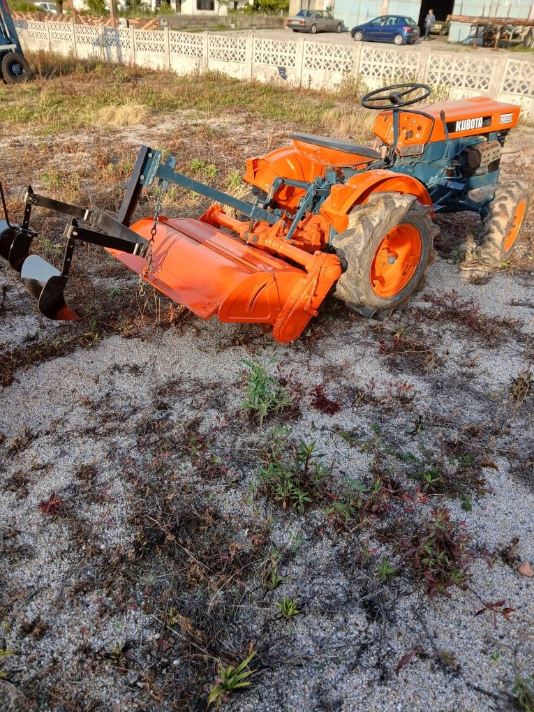 Trator Kubota com matricula