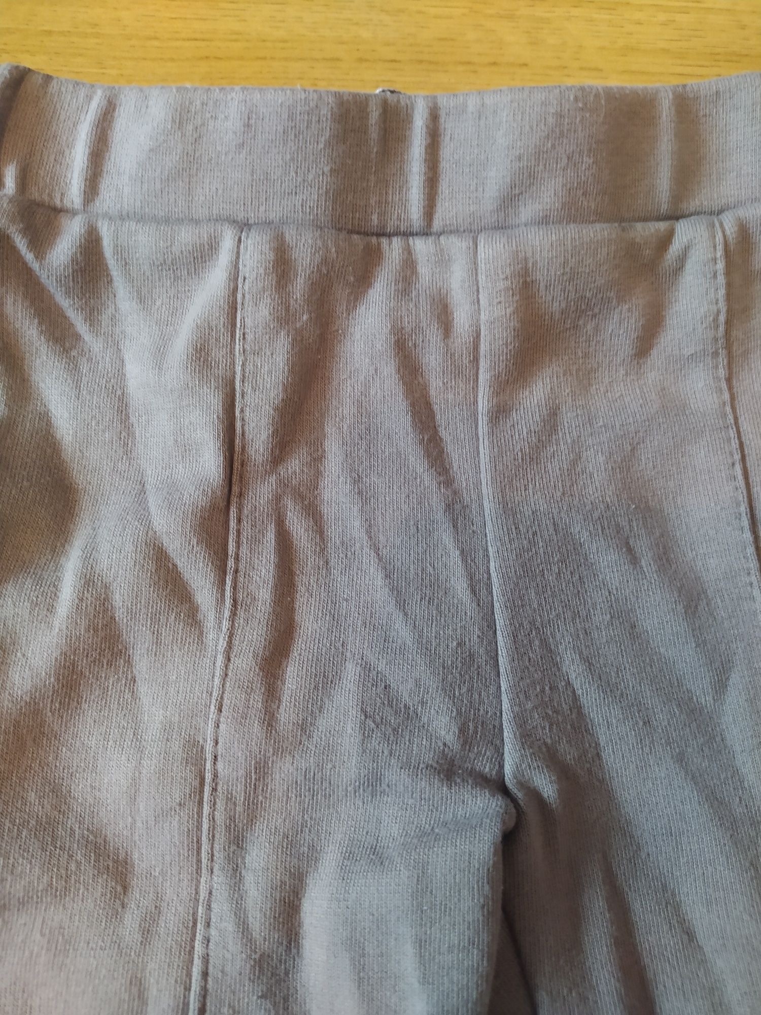 Szare spodnie z przeszyciem