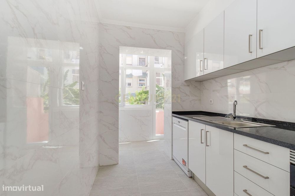 Apartamento Renovado em Odivelas - T2  Quartos e Terraço