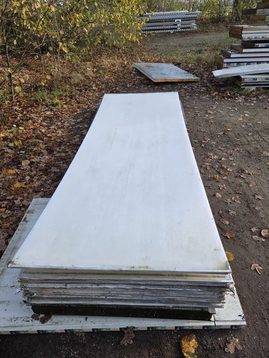 Poliwęglan wielokomorowy gr 10 mm dł 284cm szer105 cm