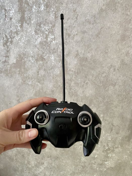 Машинка на пульті/радіокеруюча