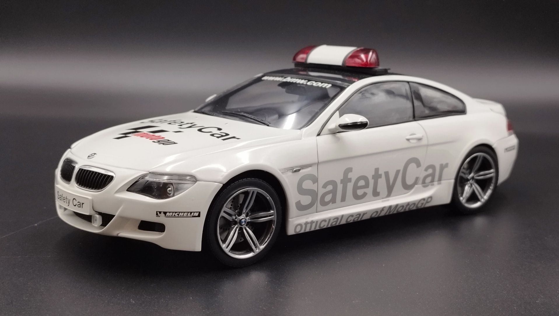 1:18 Kyosho BMW M6 Moto GP 2006 Safety Car Model uszkodzony