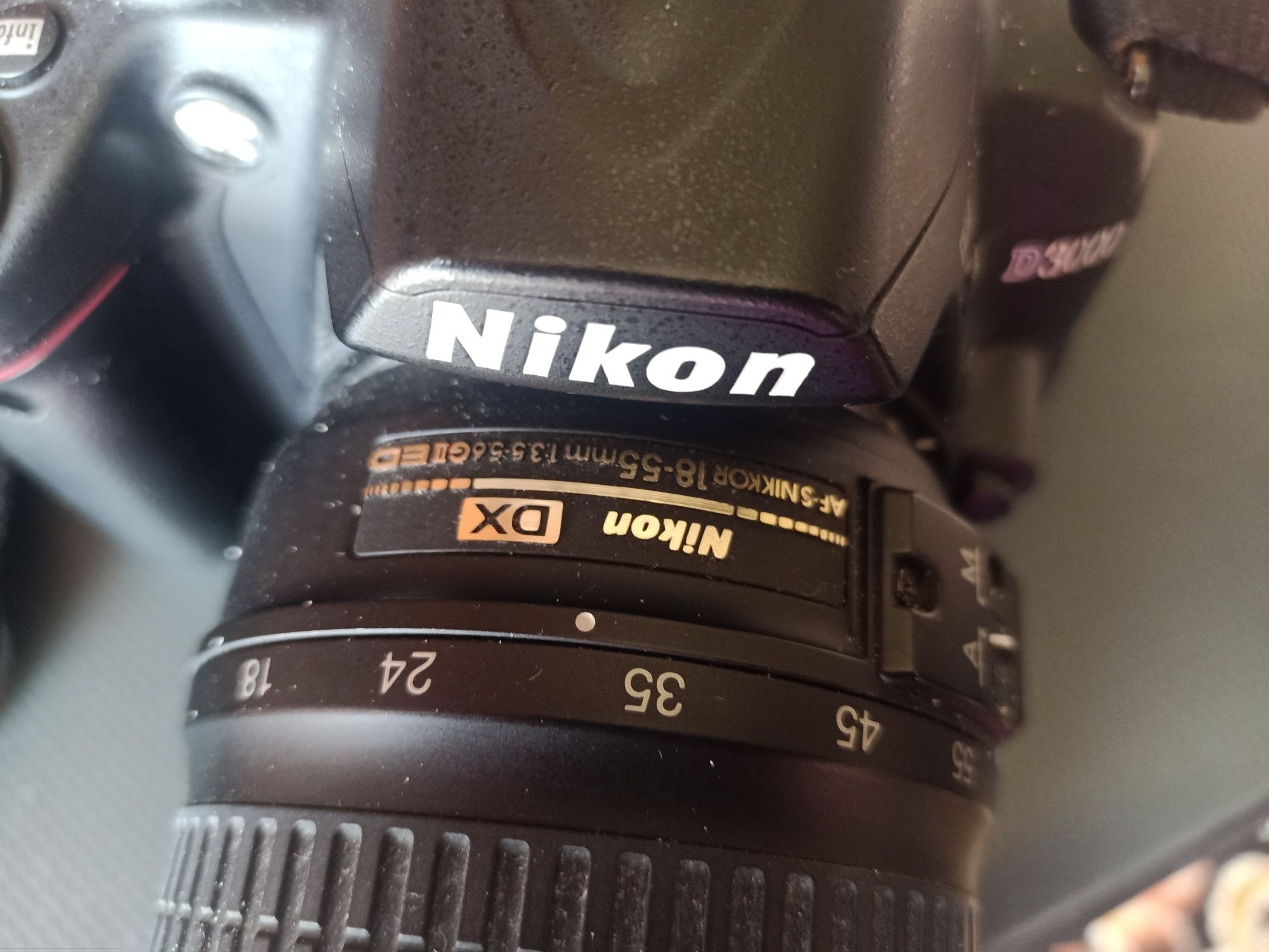 Nikon D3000 lustrzanka