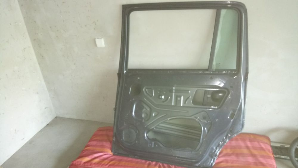 Drzwi z szybą Opel Zafira B prawy tył Z 168
