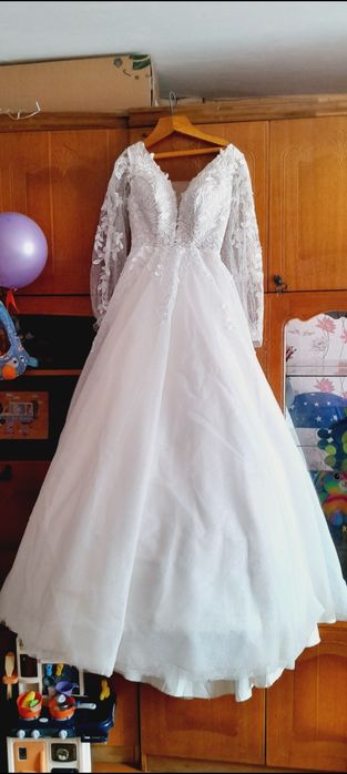 Продам весільну сукню куплену в салоні!