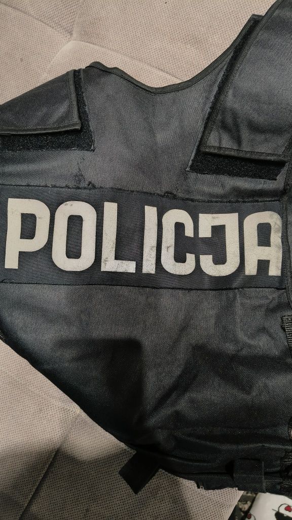 Sprzedam czarną kamizelkę taktyczną policja