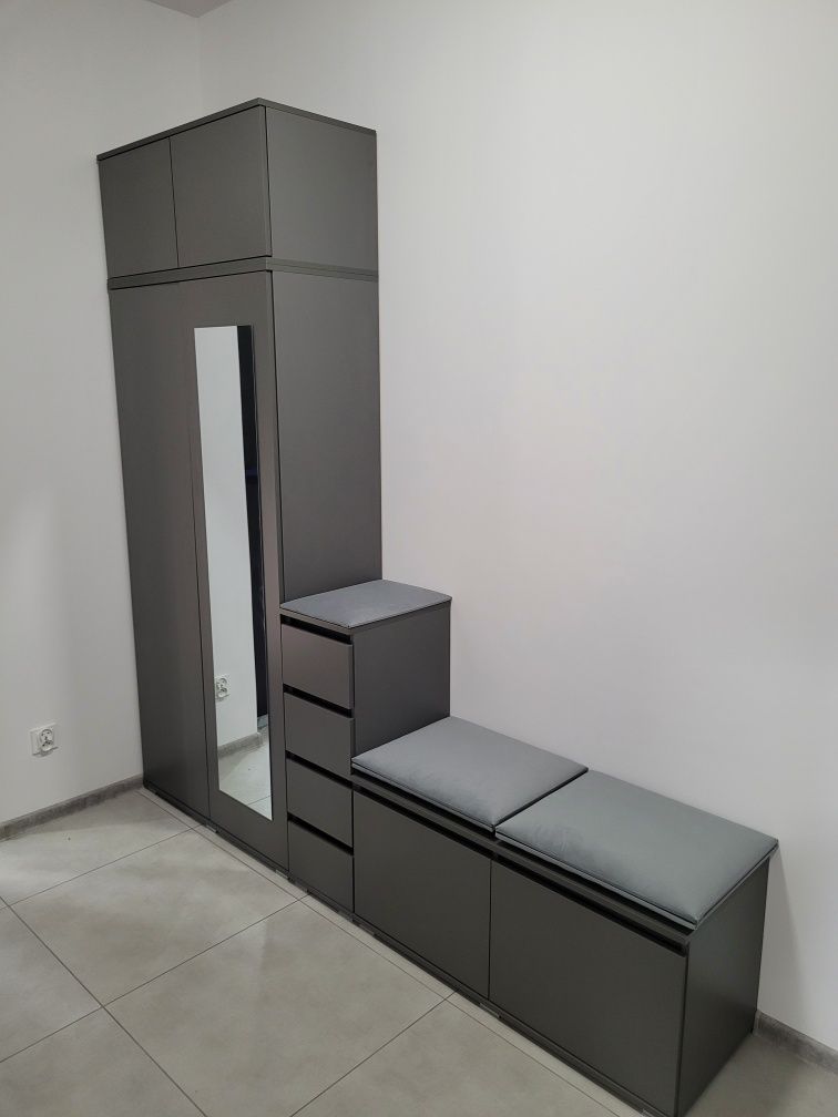 Garderoba Nowa Szara z panelami tapicerowanymi
