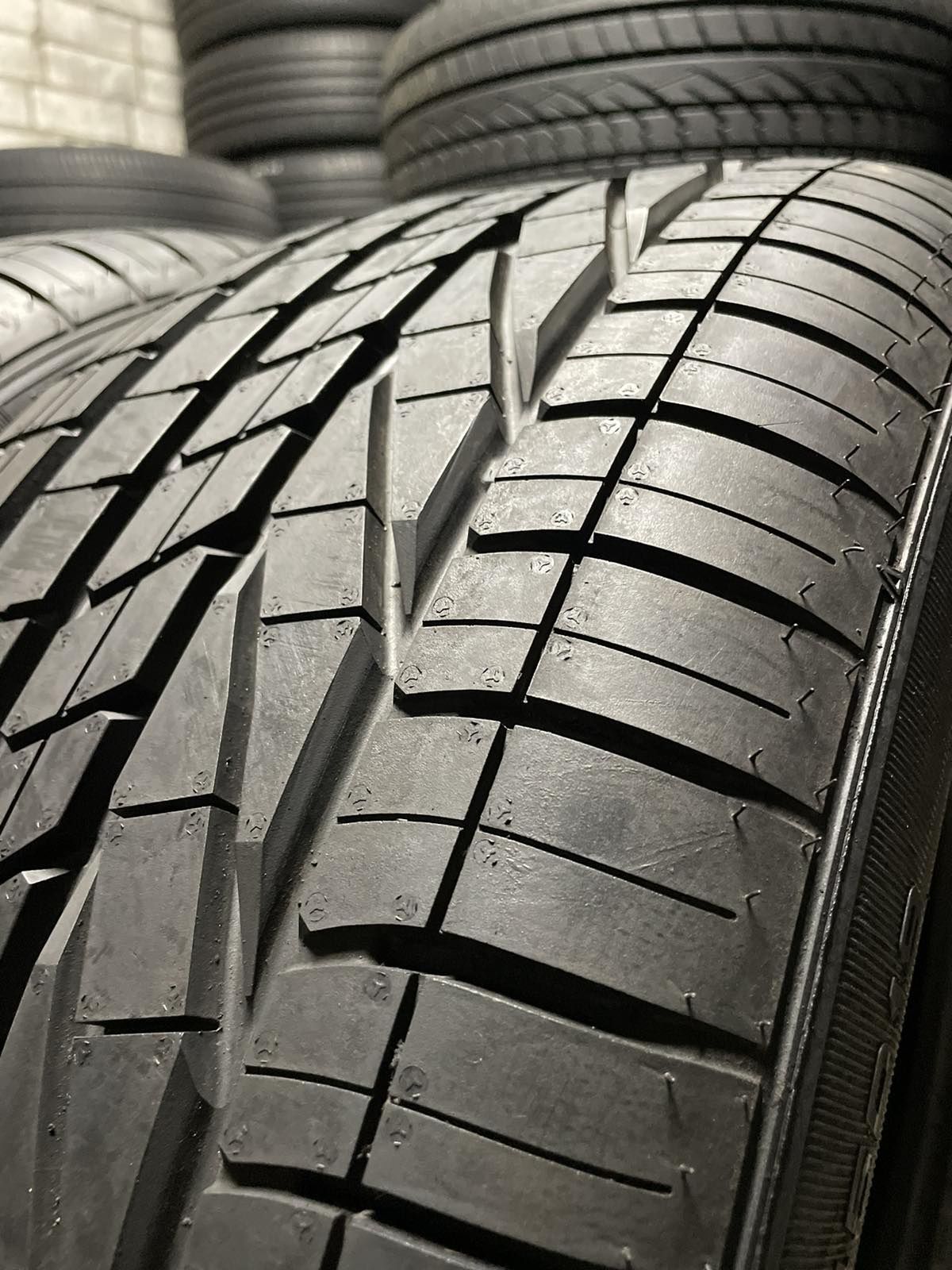 275/45 R18 GoodYear Excellence MOE Run-Flat (Шини літо) Склад