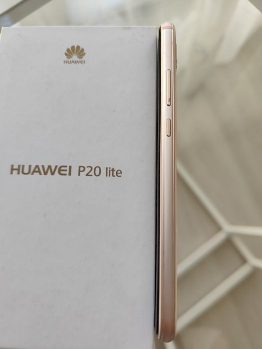 Смартфон Huawei P20 Lite 64 ГБ / 4 ГБ