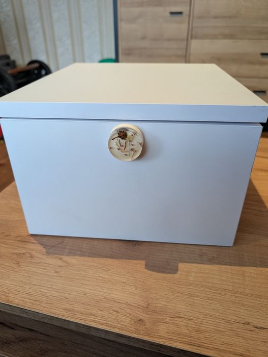 Dwie szafki nocne wiszące