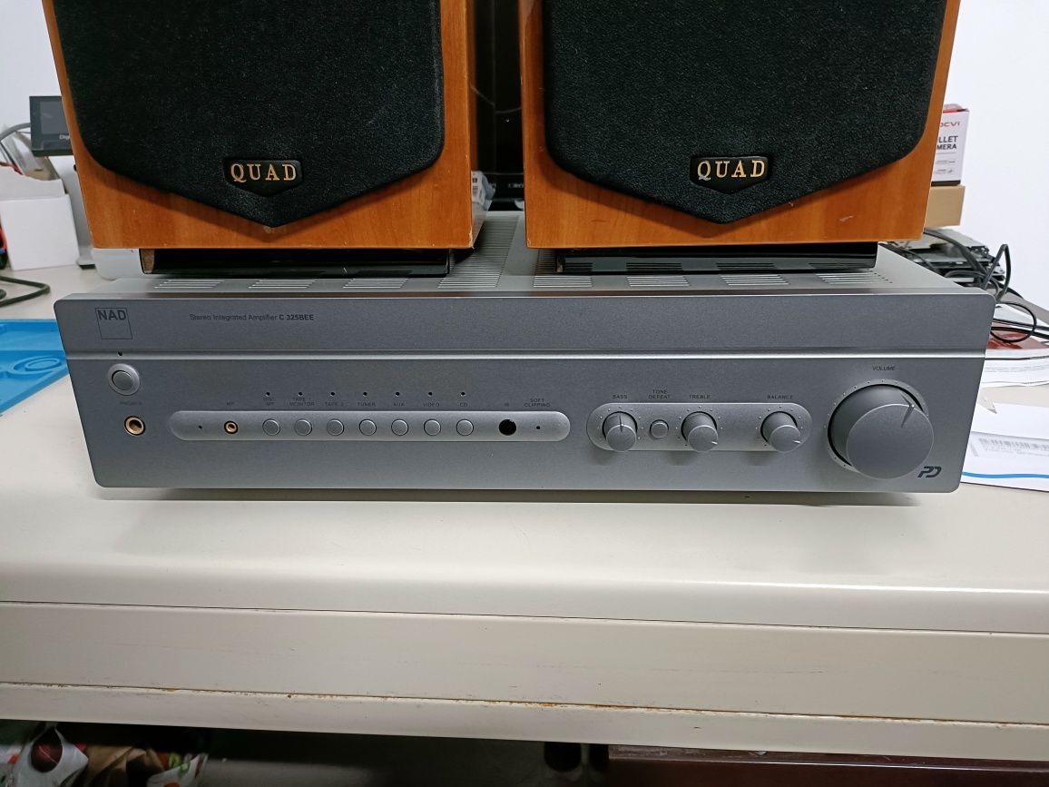 Amplificador NAD c325bee + 2 colunas quad.M