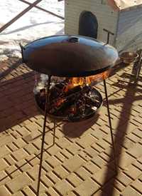 Переносна підвіска для вогню і сковорода з кришкою для страв на дровах