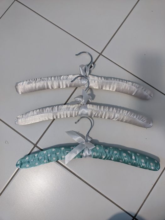 Wieszaki na ubrania kokardki, aksamitne