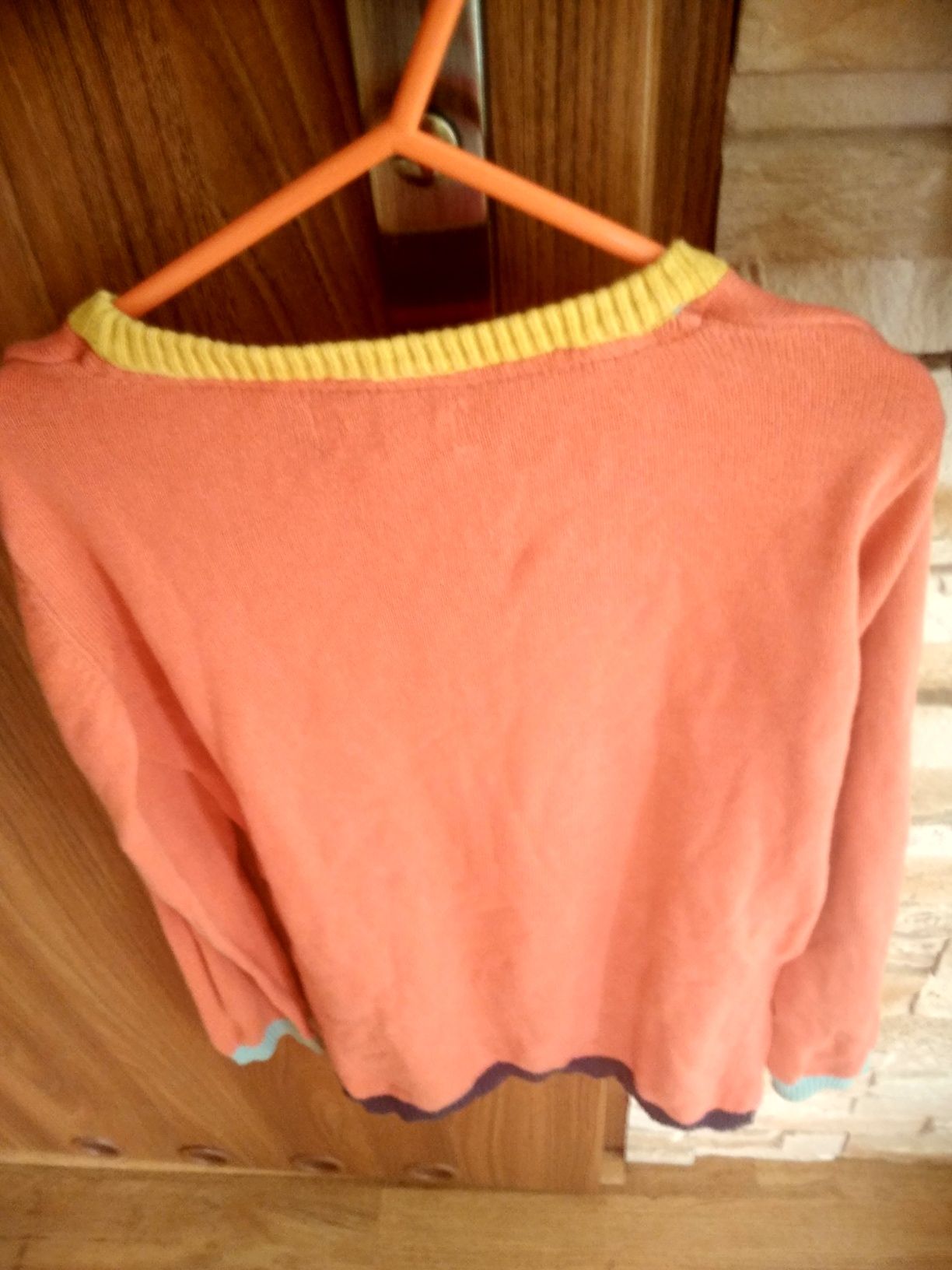 Śliczny sweterek z sarenką dla dziewczynki rozmiar 128