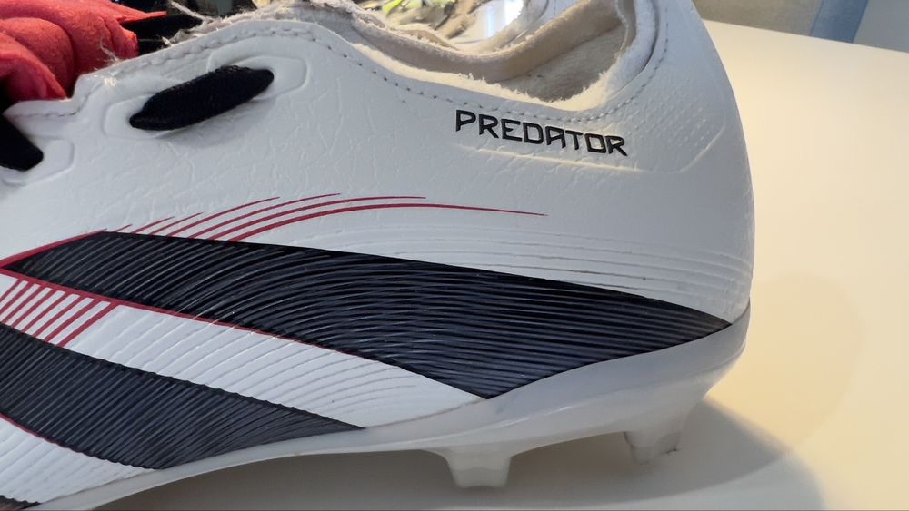 Chuteiras Adidas Predator com caneleiras