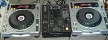 Mikser Pioneer DJM-400, dwa odtwarzacze CDJ-800MK2