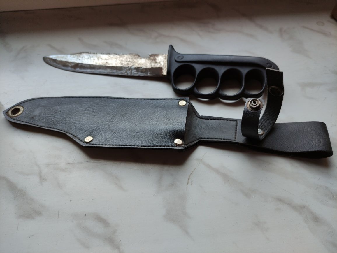 Unikatowy nóż z osłoną na palce myśliwski + pokrowiec