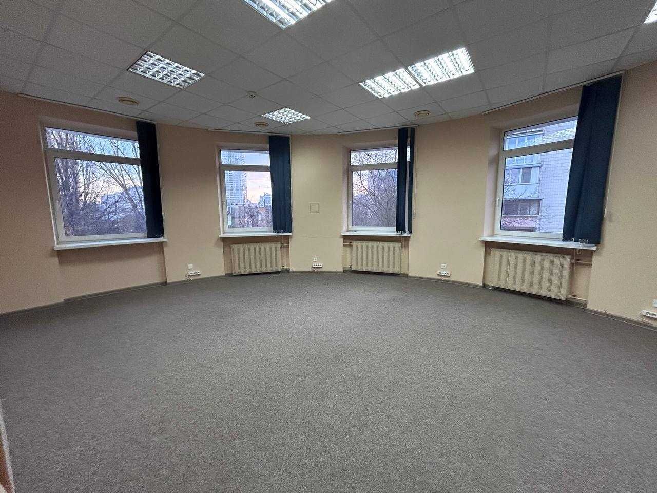 Офіс 210,38 м2 в урядовому центрі біля метро (вул. Інститутська)