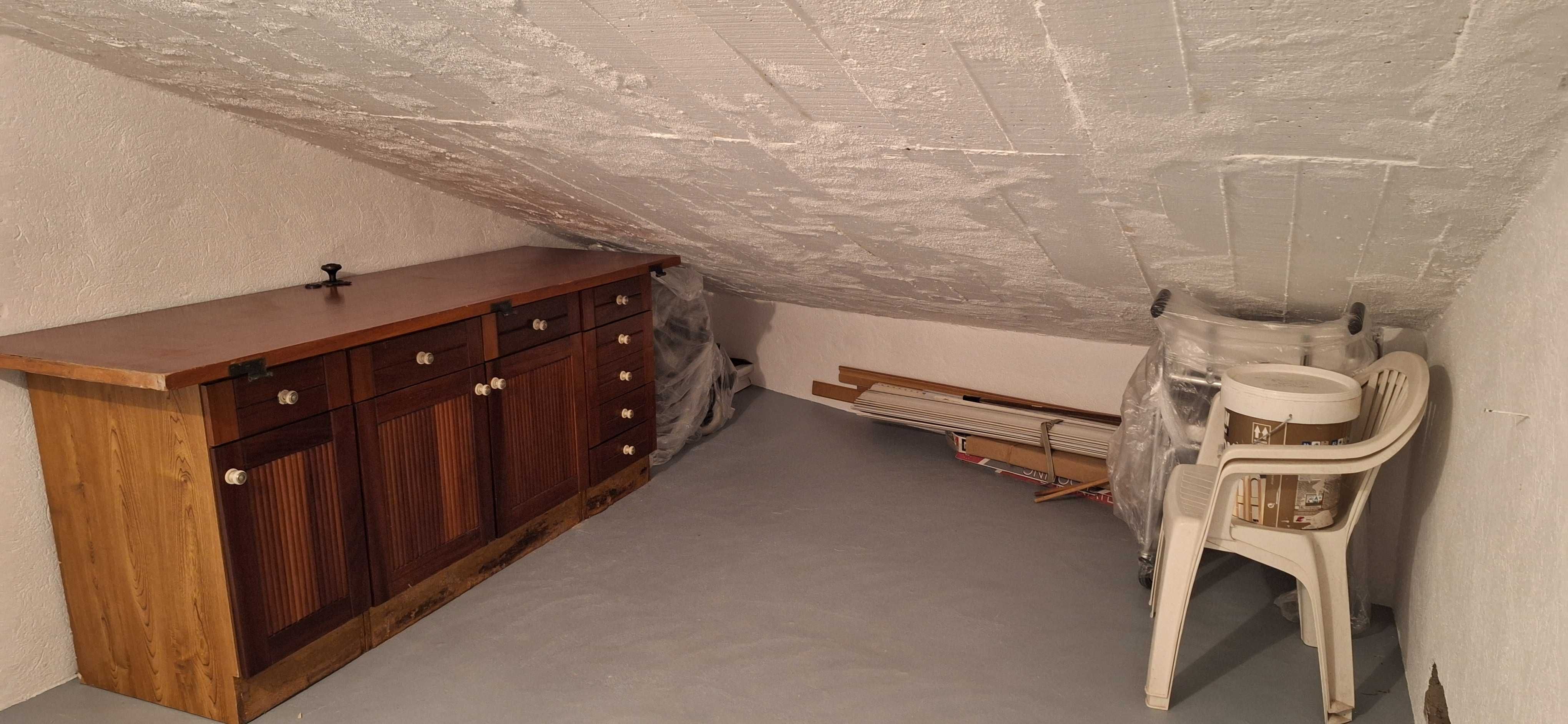 2 lugares de garagem + arrecadação